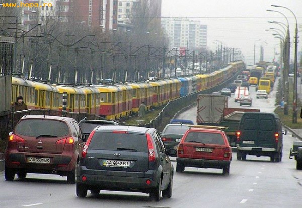 Auto Moto - Zici ca e tren