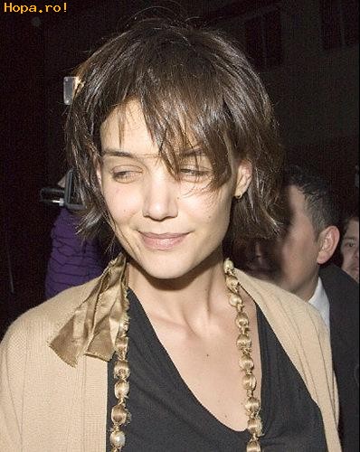 Celebritati - Katie Holmes fara machiaj