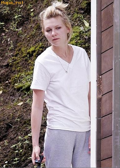 Celebritati - Kirsten Dunst namachiata