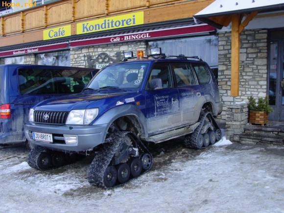 Auto Moto - Cu tancul pe strada