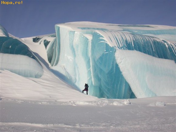 Artistice - Valuri inghetate in Antarctica 2