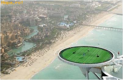 Diverse - Terenul de tenis al hotelului Burj al Arab